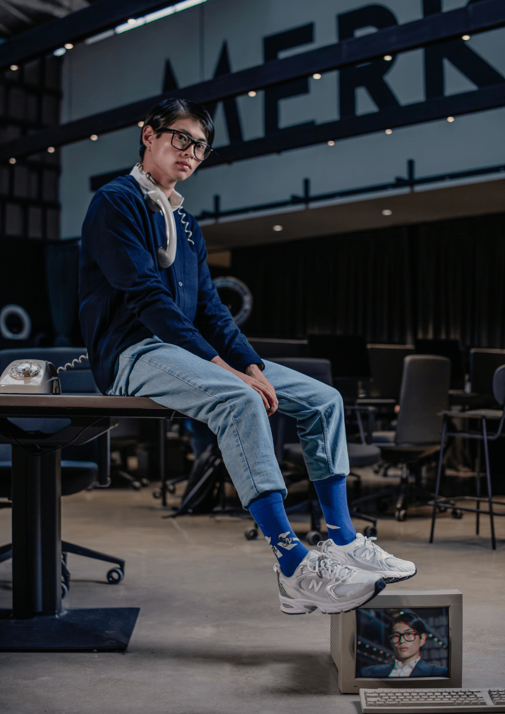 Del traje al afterwork: el business casual que conquista la oficina moderna en un entorno de trabajo moderno.