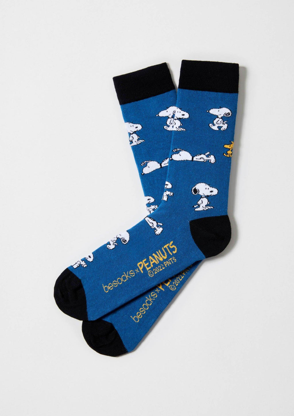calcetines BeSnoopy con estampado de Snoopy y Woodstock en fondo azul - BESOCKS