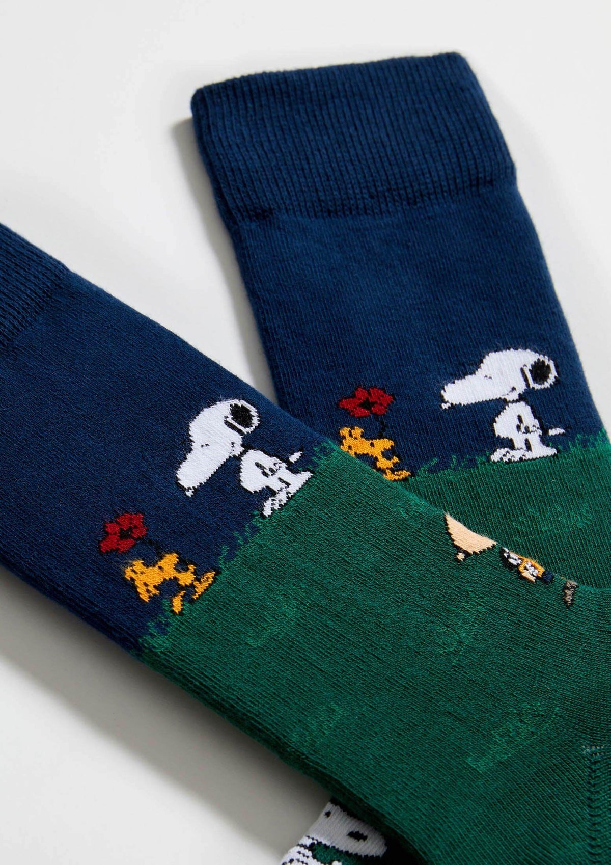 Escena de Snoopy y amigos en verde y azul - BeSnoopy Friends - BESOCKS