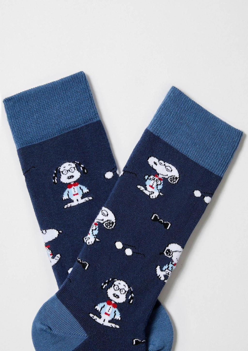 Calcetines BeSnoopy Preppy en azul marino con dibujos de Snoopy en estilo preppy, tobilleros.