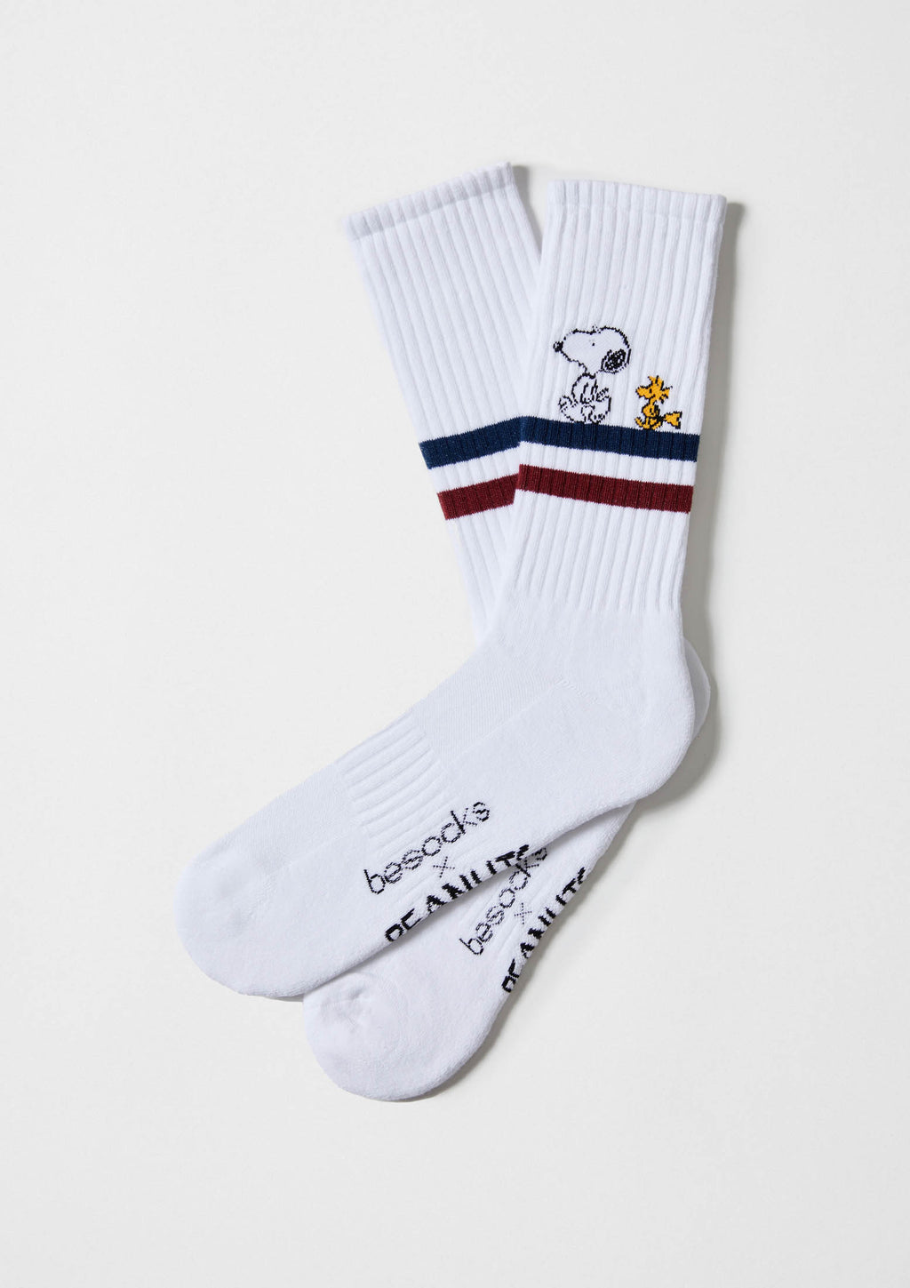Calcetines del Pack Peanuts STREET con diseño de Snoopy y Woodstock en tonos blanco, azul y rojo.