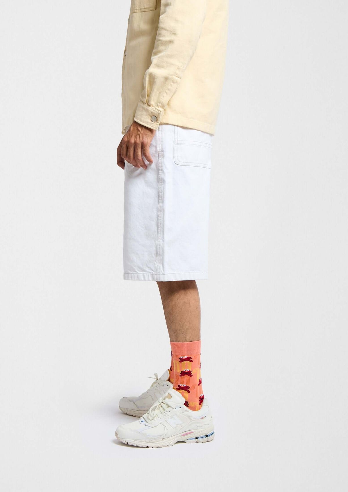 Diseño de Elmo con líneas en color coral y naranja - BESOCKS. calcetines BeSesameStreet Elmo Zigzag