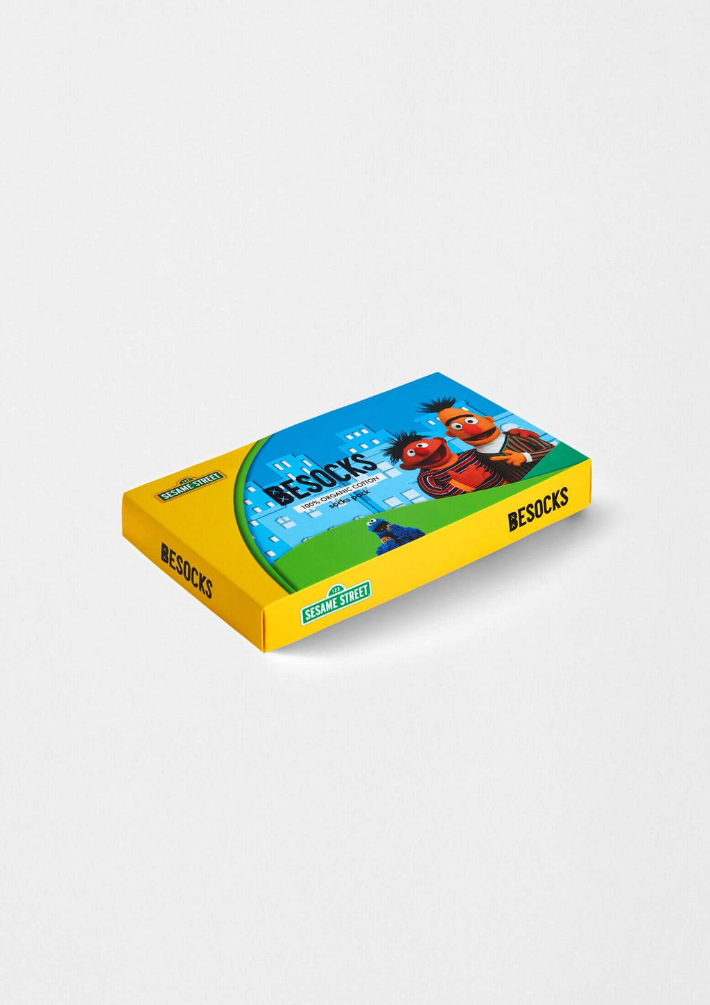 Pack SesameStreet con calcetines BeCookieMonster, BeEpi y BeBlas en caja temática colorida.