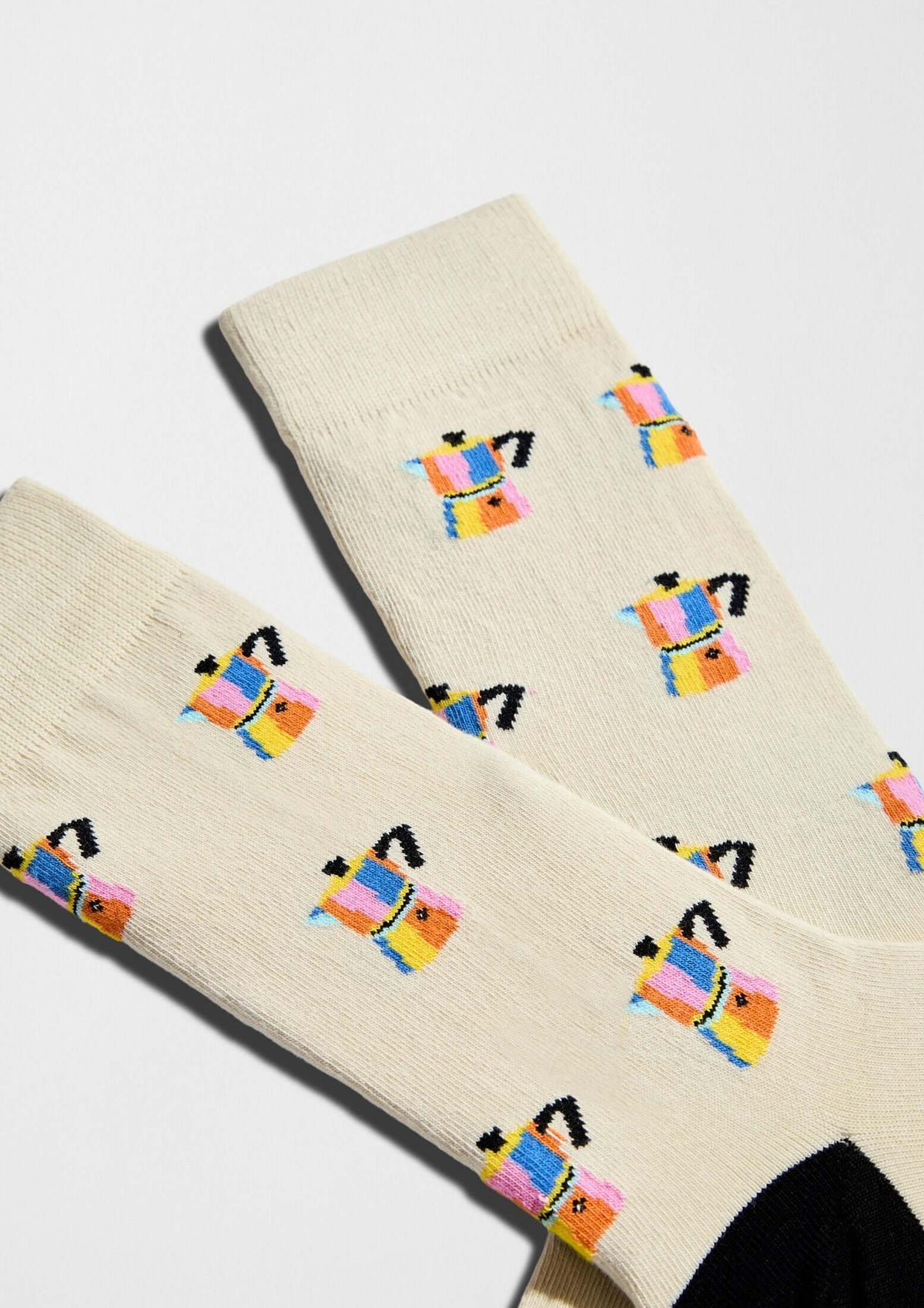 Calcetines BeMokapot de color beige con estampado de cafeteras italianas en rosa, azul, naranja y amarillo - BESOCKS