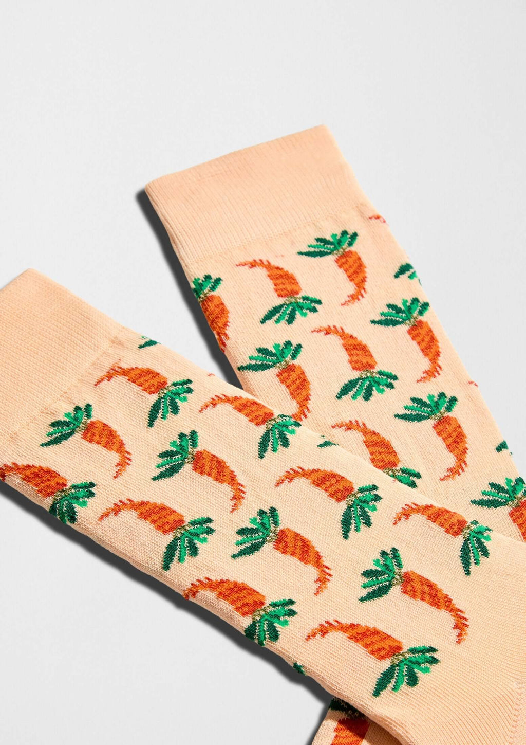 Calcetines BeCarrot color melocotón con estampado de zanahorias verdes - BESOCKS.