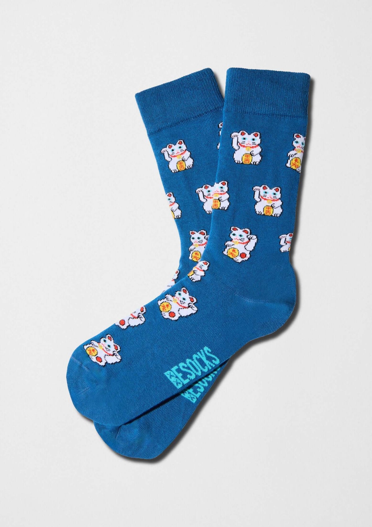 Gatos de la suerte maneki-neko sobre fondo azul petróleo - BeJapan Lucky Cat - BESOCKS