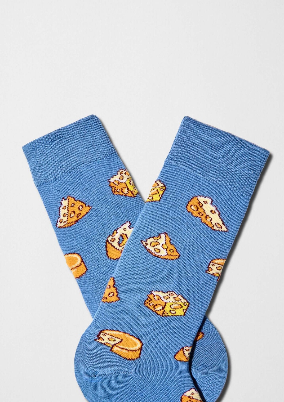 Calcetines BeCheese Blue con estampado de porciones de queso en amarillo y naranja - BESOCKS