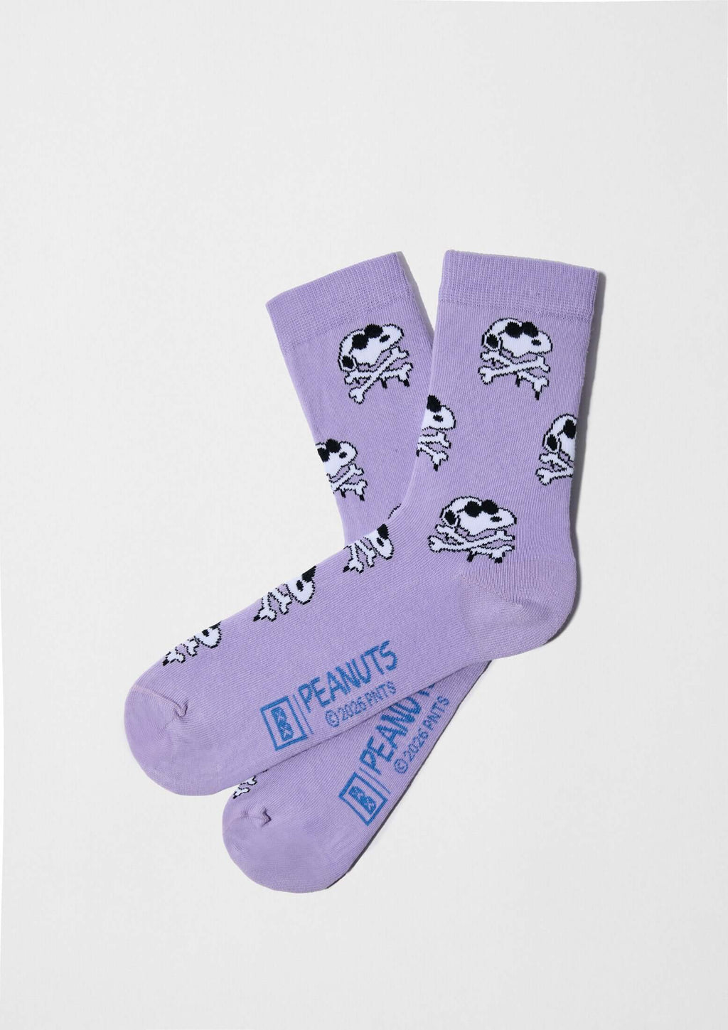 Calcetines altos BeSnoopy Skull Mauve con dibujos de Snoopy sobre fondo malva y detalles en negro, de algodón orgánico.