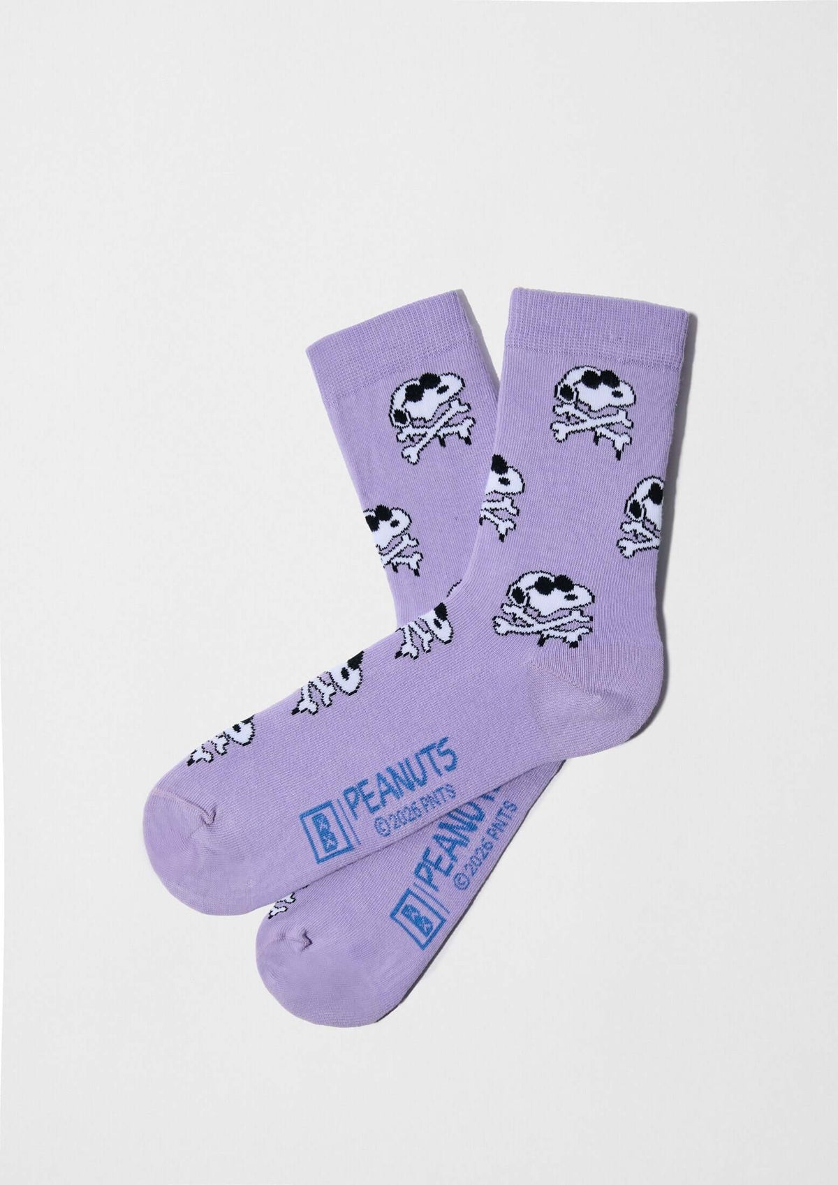 Calcetines altos BeSnoopy Skull Mauve con dibujos de Snoopy sobre fondo malva y detalles en negro, de algodón orgánico.