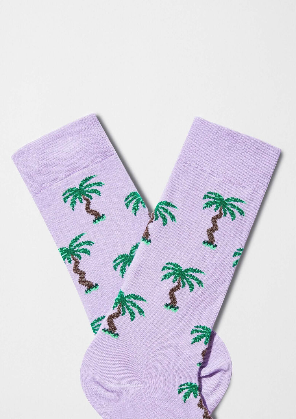 BePalm calcetines originales lila con dibujos de palmeras verdes y troncos marrones.