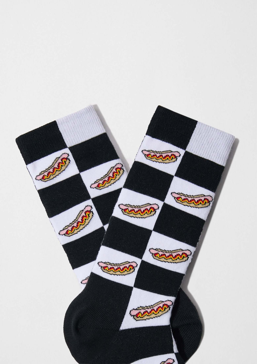Calcetines BeHotDog en blanco y negro con patrón geométrico de damero y hot dogs, algodón orgánico.