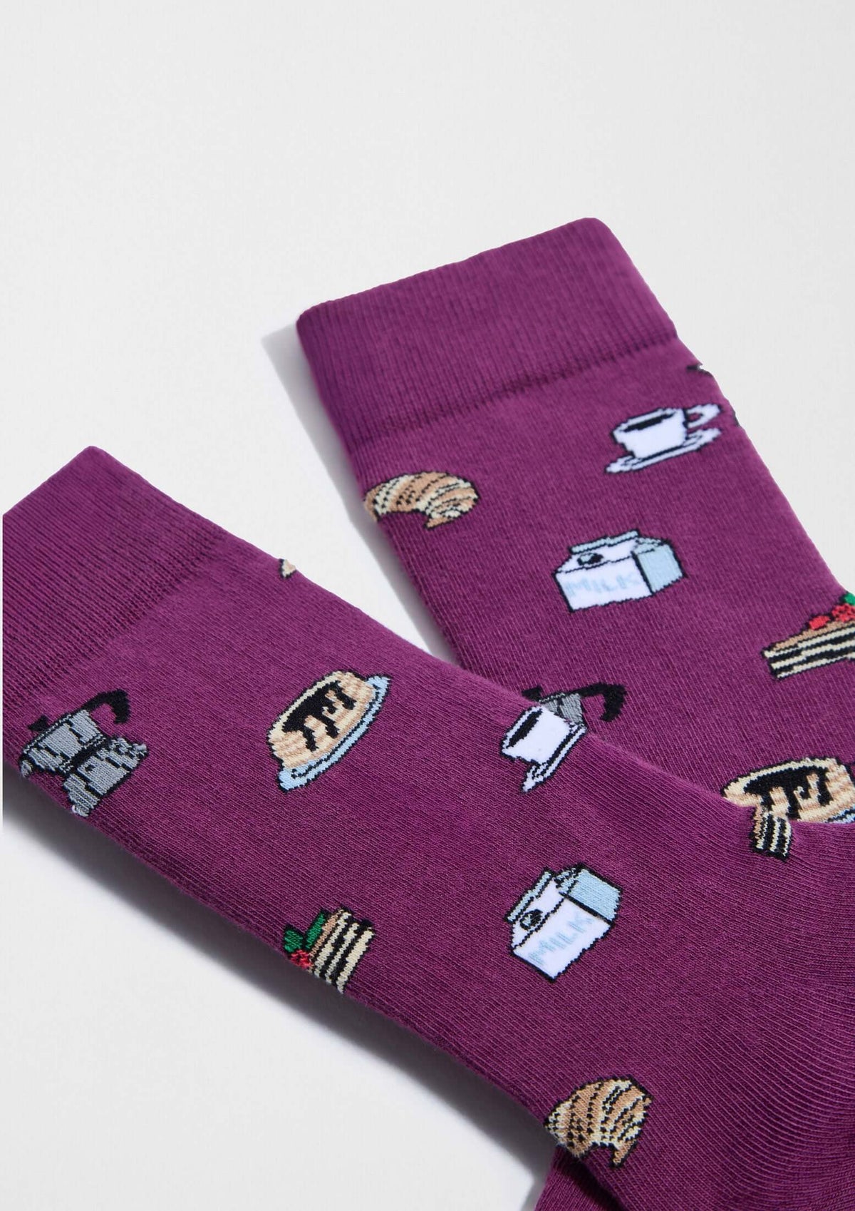 Calcetines BeSweetBreakfast Purple de algodón orgánico en morado con dibujos de brunch como café y pasteles.