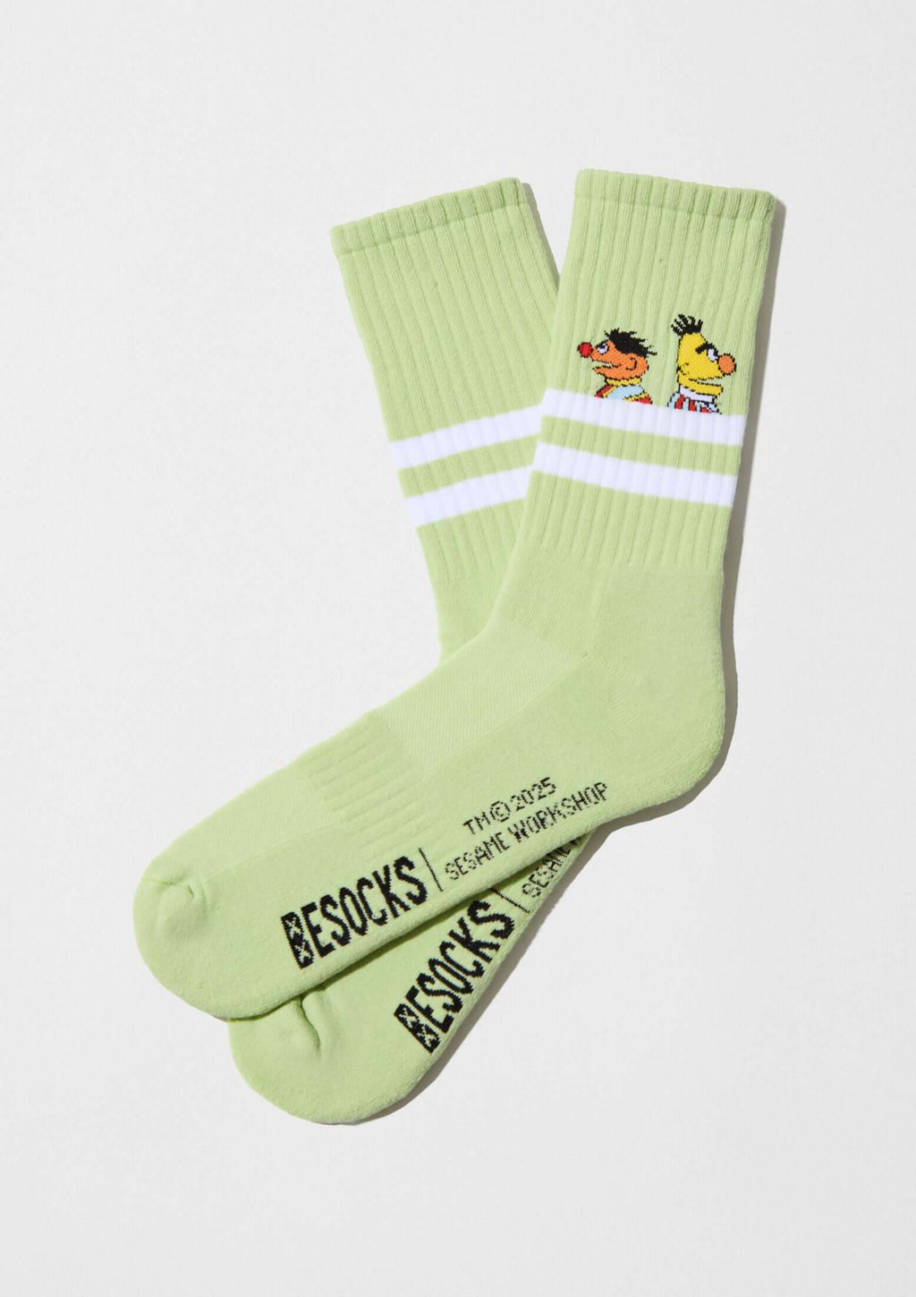 BeSesameStreet Epi & Blas Green, calcetines deportivos verdes con dibujos de Epi y Blas y franjas blancas.