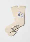 BeSnoopy Walk Beige, calcetines altos en color beige con dibujos de Snoopy y Charlie Brown en blanco.