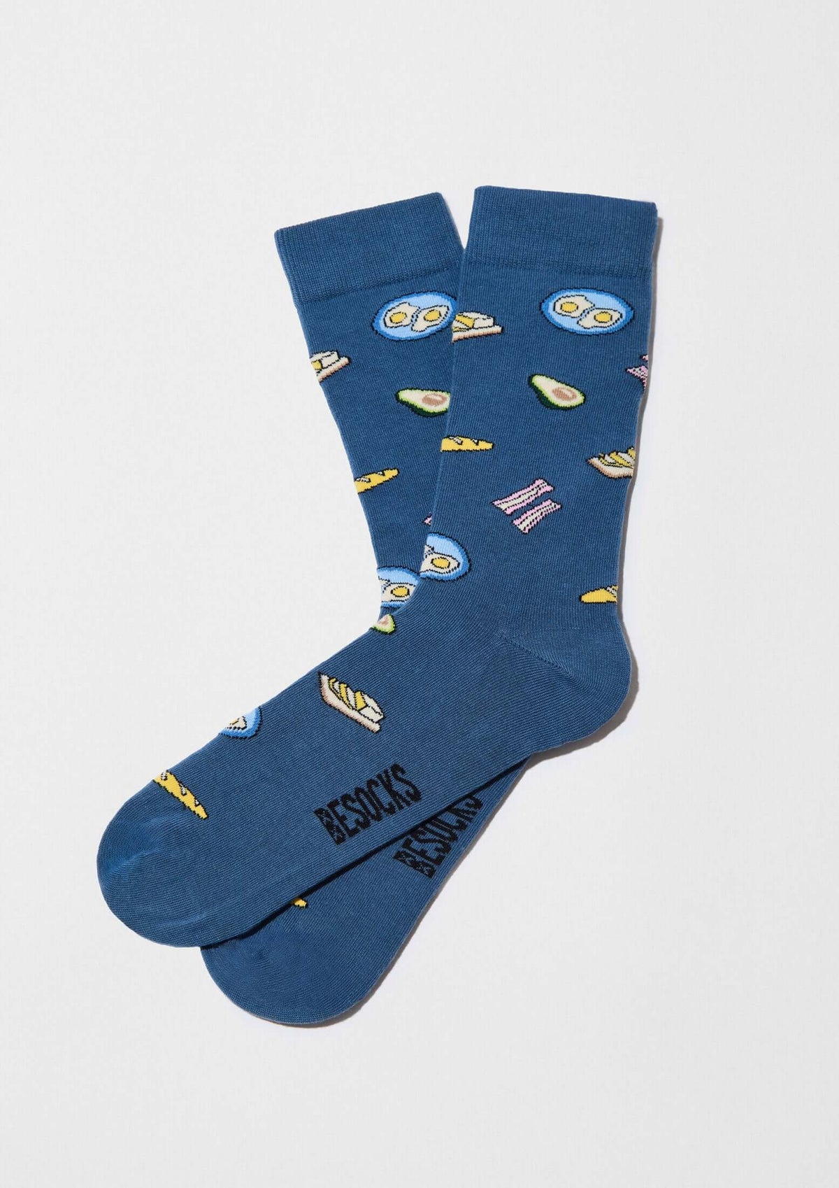 Calcetines BeBrunch Blue de algodón orgánico en azul, con dibujos de alimentos del brunch coloridos y originales.