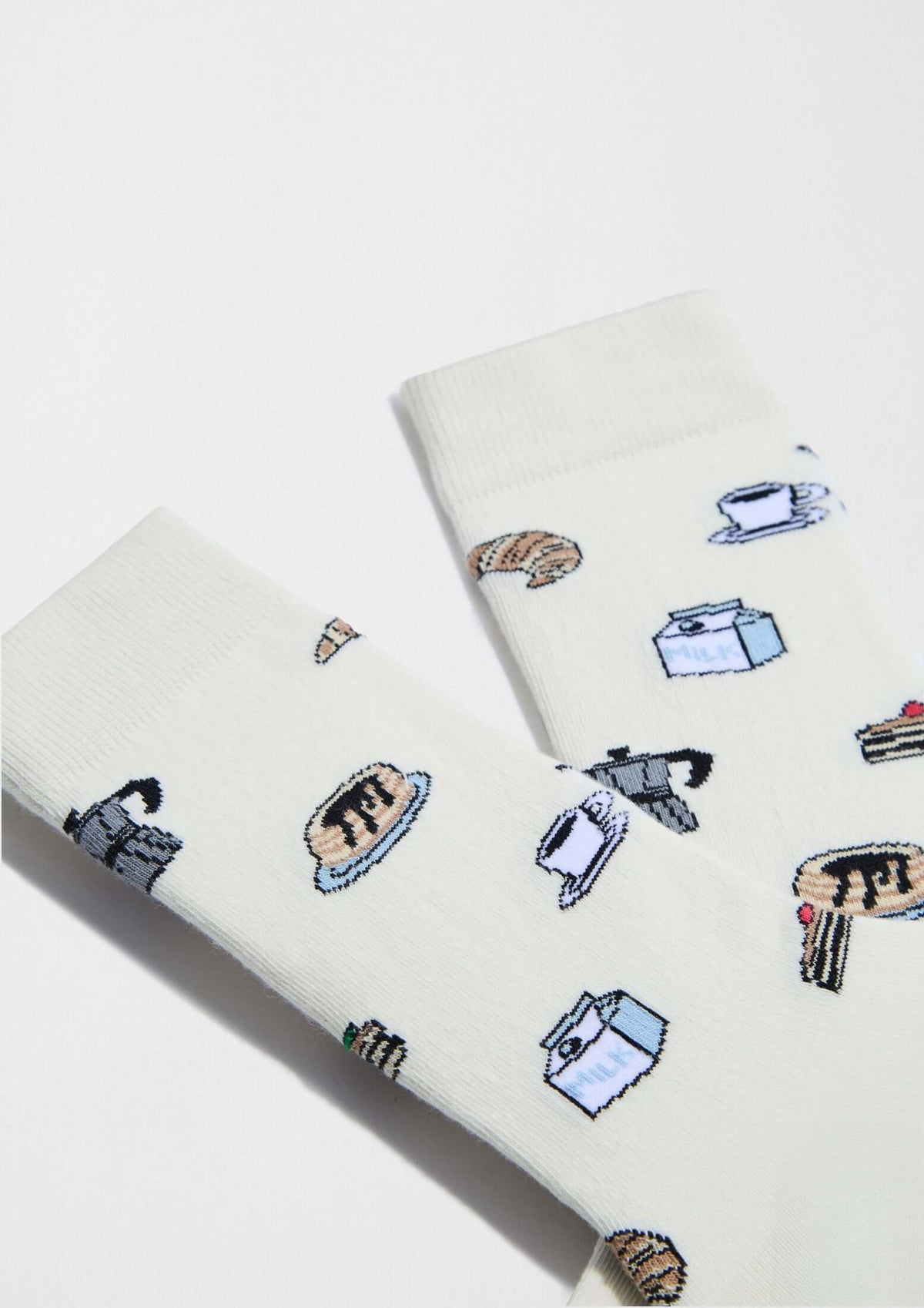 Calcetines BeSweetBreakfast Off White con dibujos de brunch en tonos claros y fondo off white, diseño original.