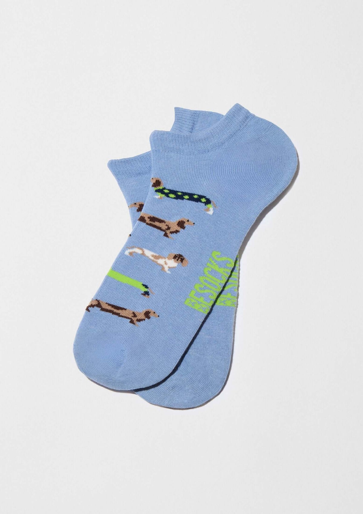 BePets Blue Ankle, calcetines tobilleros de algodón con patrón de perros salchicha sobre fondo azul claro.