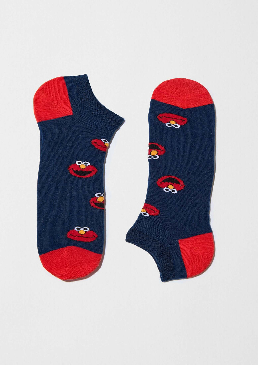 BeSesameStreet Elmo Navy Ankle, tobilleros con patrón de Elmo en color azul marino y talones rojos, fabricados en Portugal.
