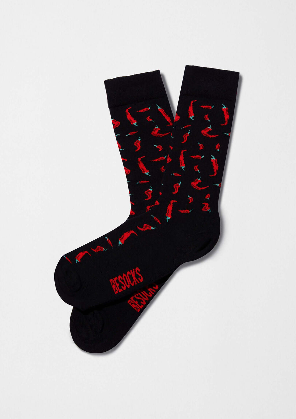 Calcetines BeChili Black con patrón de chiles rojos sobre base negra y logo BESOCKS en rojo.
