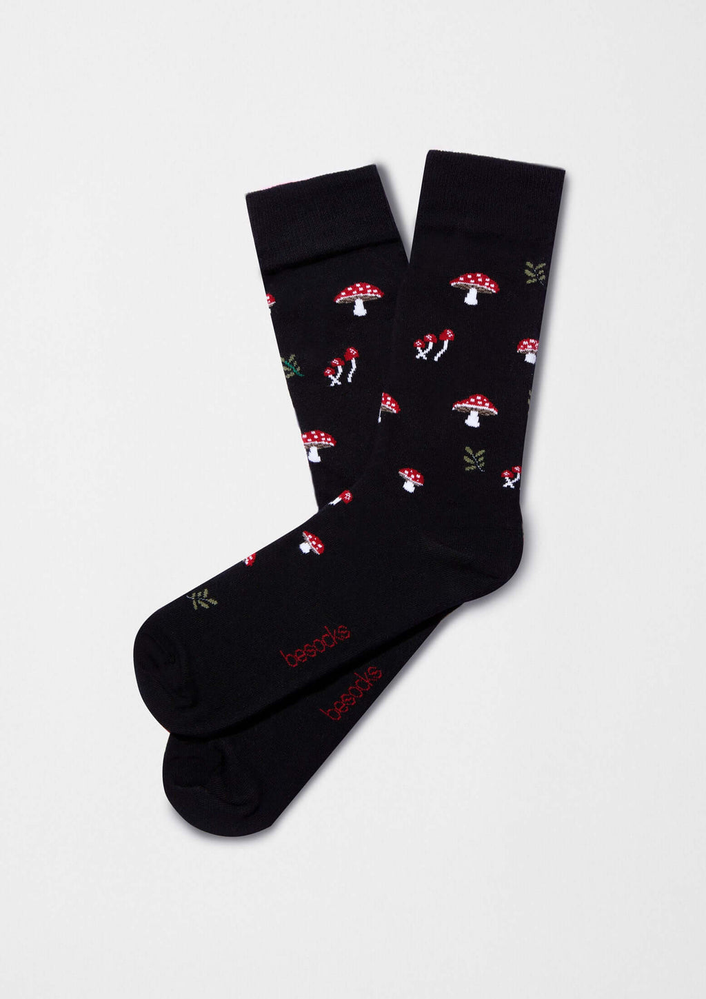calcetines BeMushroom Black con dibujos de setas rojas y fondo negro, originales y coloridos.