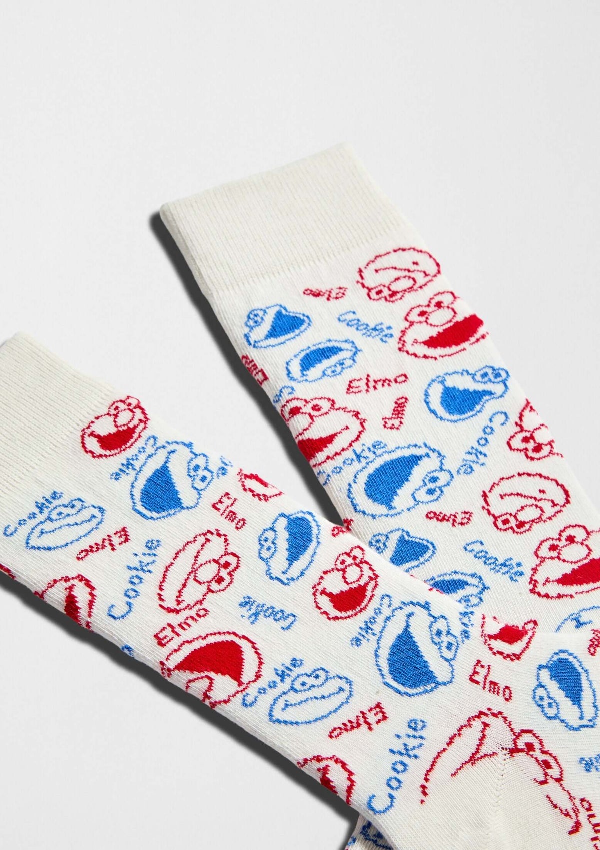 Diseño con caras de Elmo y Triki en color off-white - BESOCKS. BeSesameStreet Elmo & Cookie Faces, calcetines.
