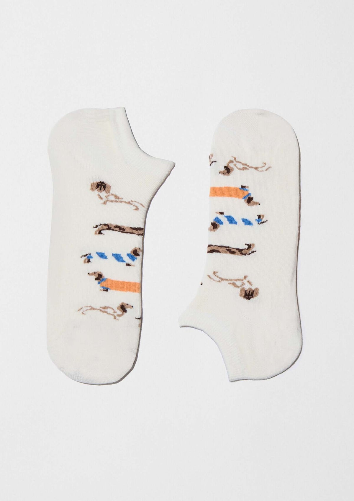 BePets Off White Ankle, tobilleros con patrón de perros salchicha sobre fondo blanco roto y tonos de colores.