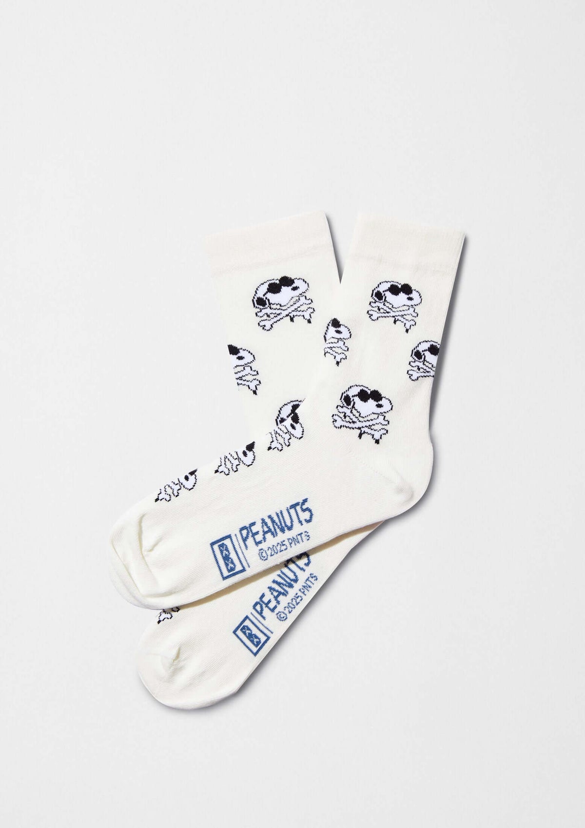 Calcetines de mujer tobilleros en blanco con dibujos de calaveras estilo Snoopy, BeSnoopy Skull Off-White.