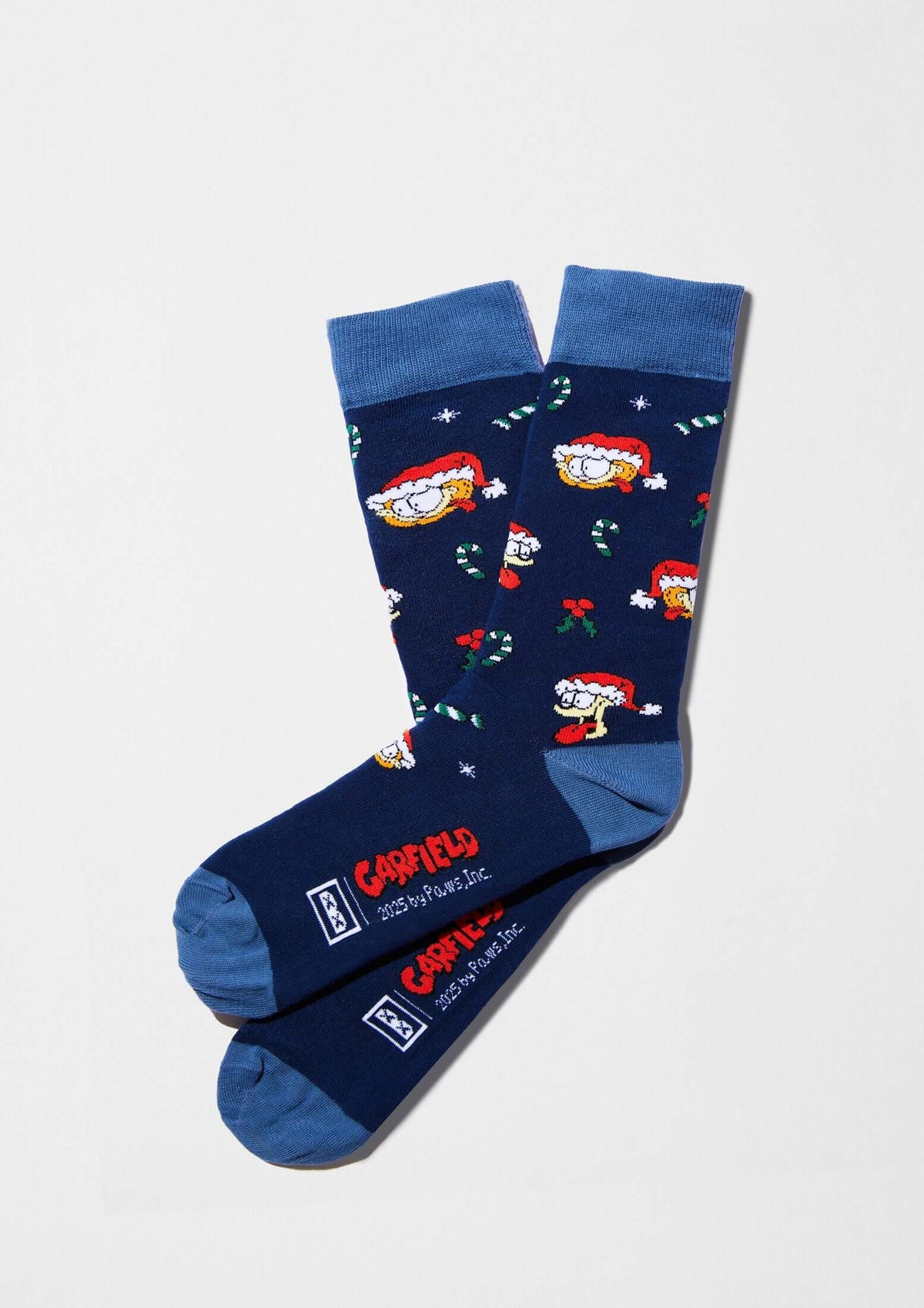 Calcetines BeGarfield Santa en azul marino con estampado de Garfield con gorro navideño y detalles en azul claro.