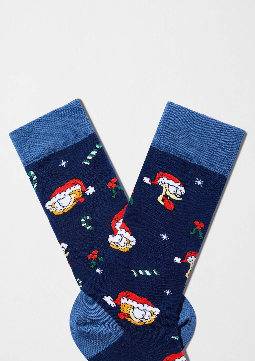 Calcetines BeGarfield Santa de media caña azul marino con estampado de Garfield en gorro navideño.