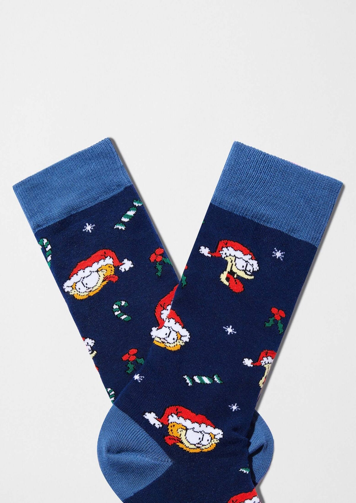 Calcetines BeGarfield Santa de media caña azul marino con estampado de Garfield en gorro navideño.