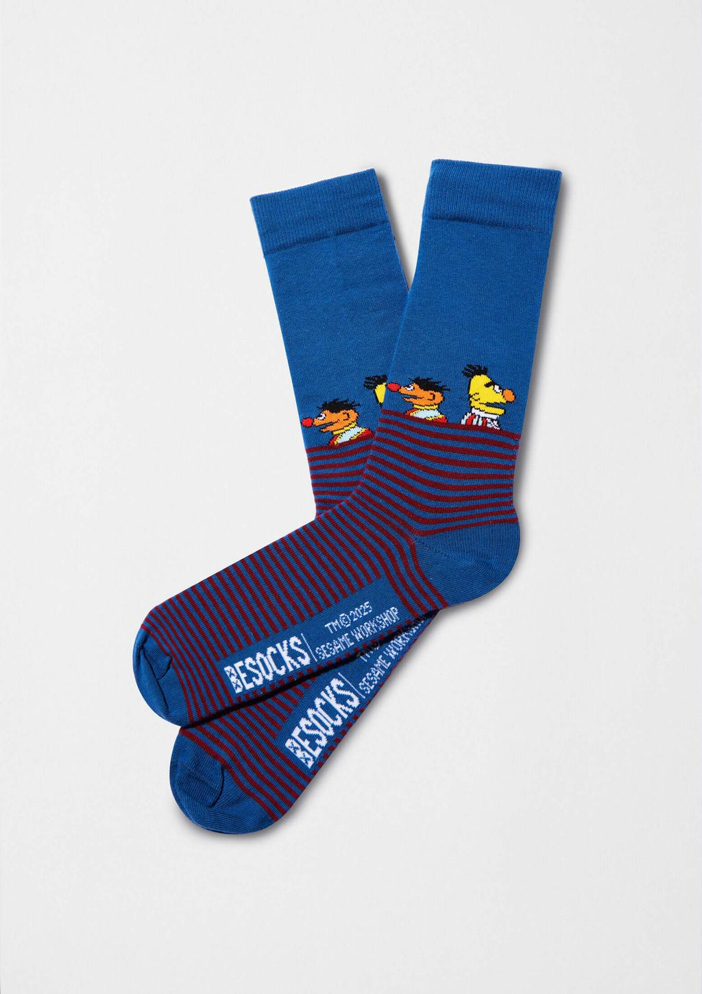 Calcetines BeSesameStreet Epi & Blas Stripes en azul con franjas granates y personajes de Epi y Blas.