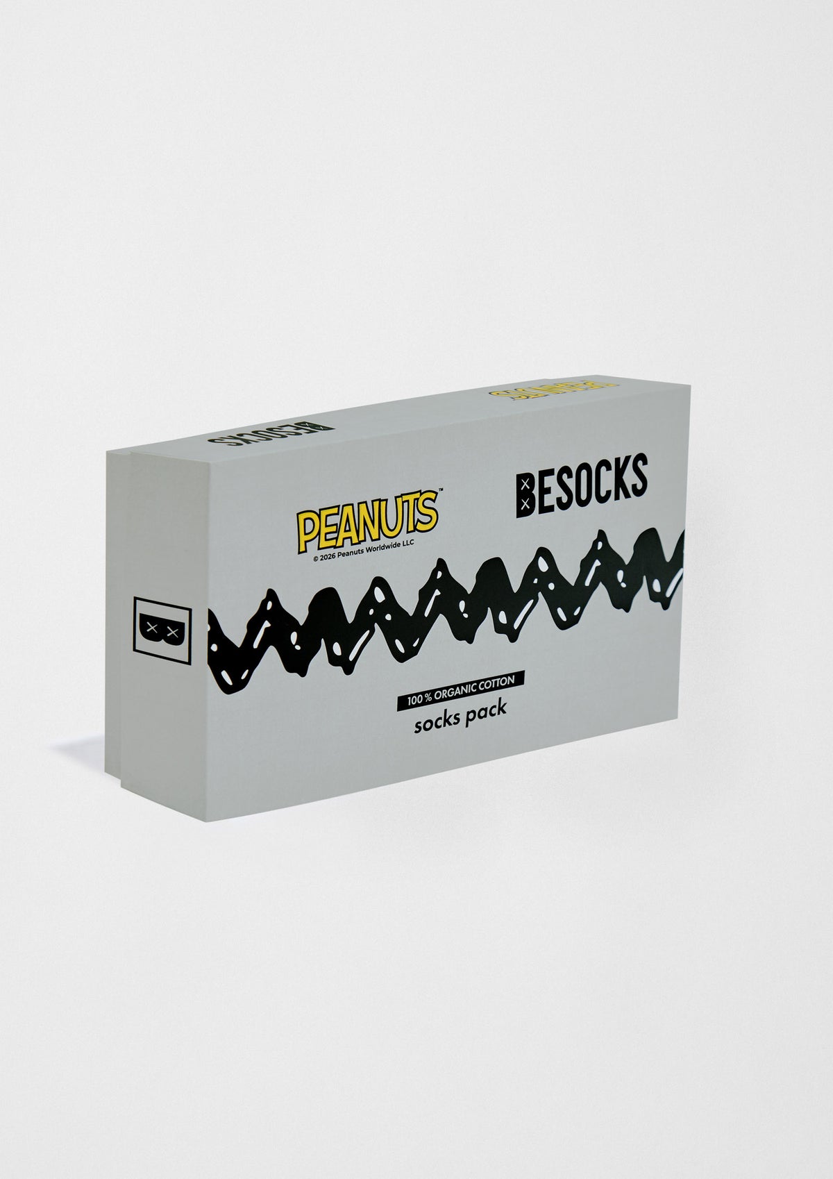 Pack Peanuts STREET de BESOCKS en caja gris con patrón negro y tres diseños de calcetines de algodón orgánico.