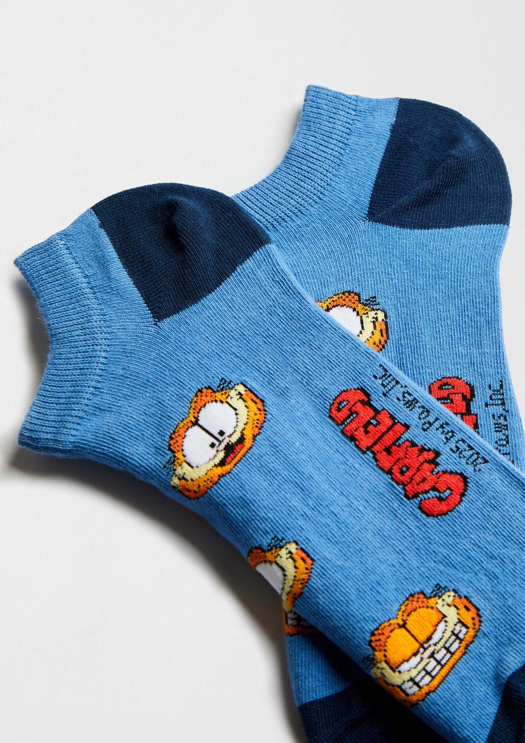 BeGarfield Faces Blue Ankle, calcetines tobilleros en azul claro con motivo de Garfield en naranja.