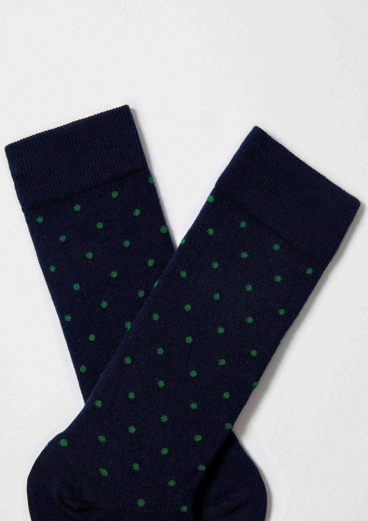 calcetines azul marino con puntos verdes