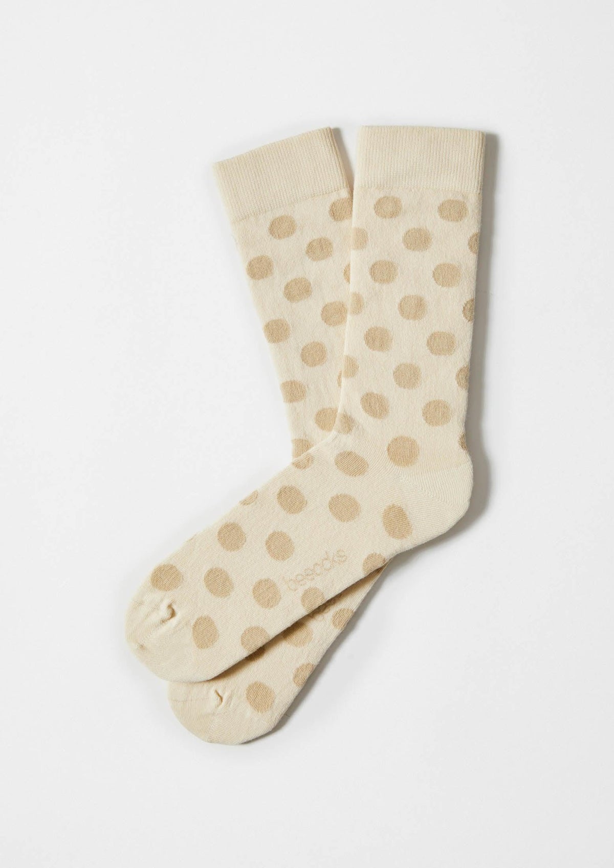 Calcetines BePolkadots Beige con puntos marrones sobre base beige, diseño tobillo en algodón orgánico.