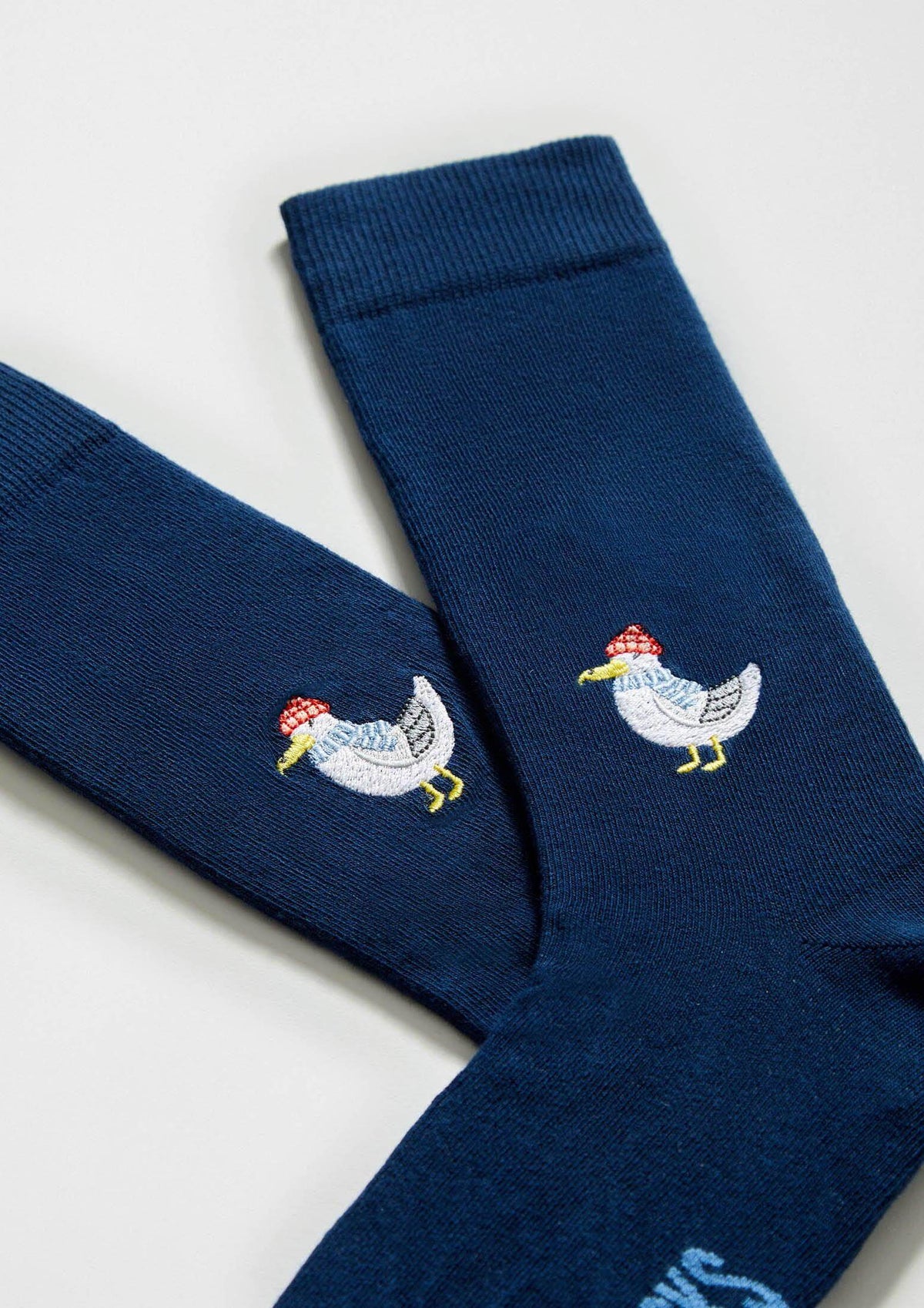 calcetines con bordado
