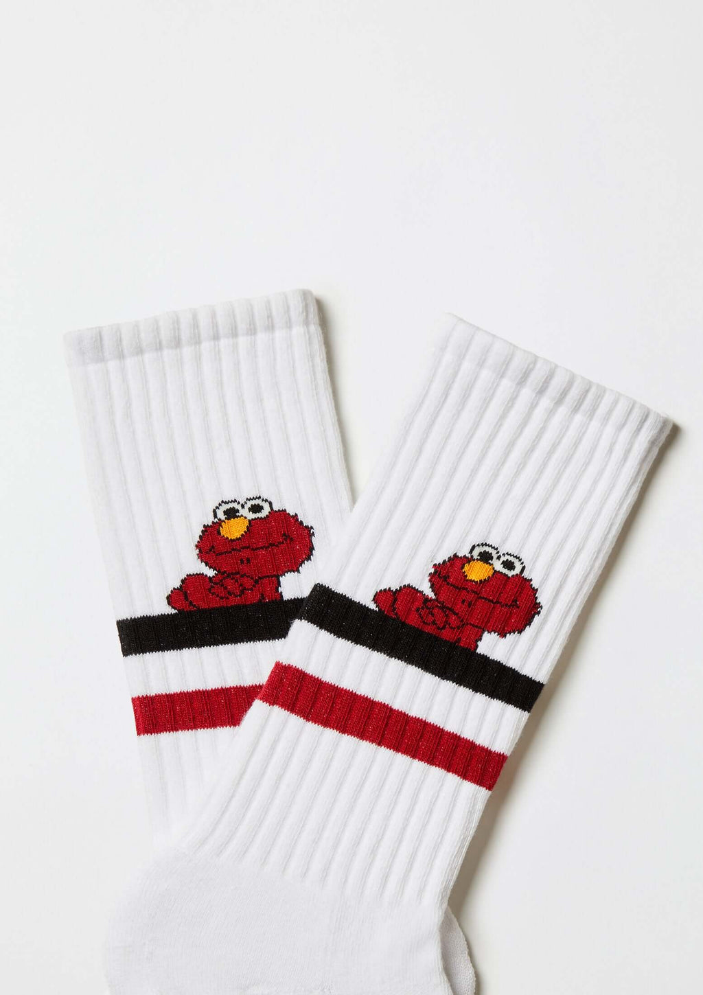 Calcetines BeSesameStreet Elmo White en blanco con Elmo y franjas rojas y negras, diseño de media caña.