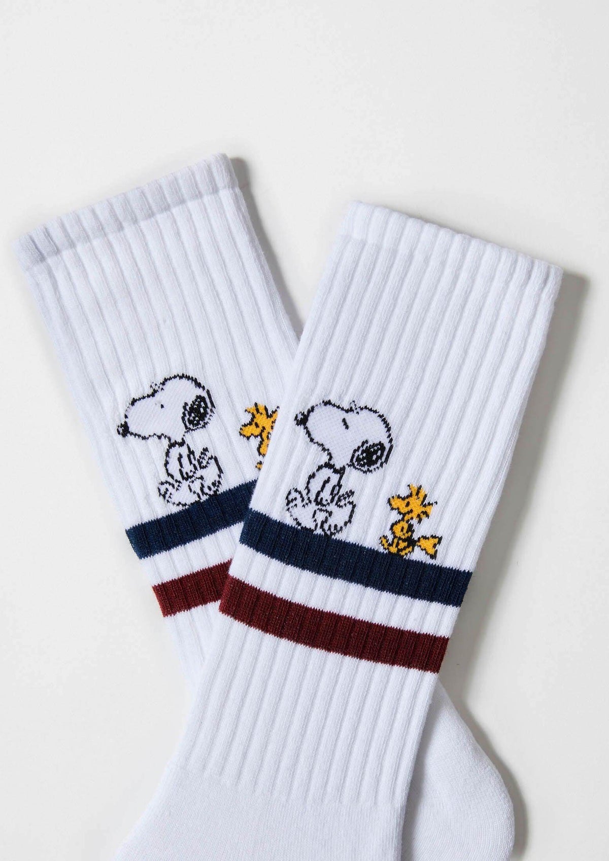 calcetines deportivos blancos de peanuts