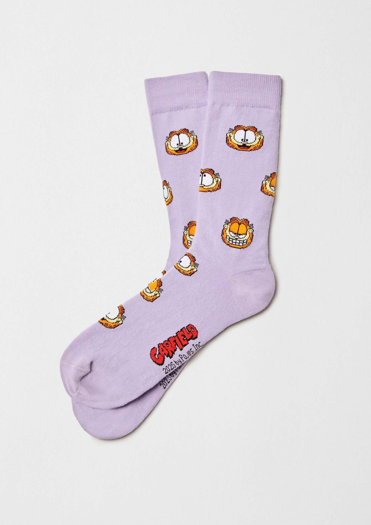 Calcetines BeGarfield Faces malva con dibujos de Garfield en diseño tobillero de algodón.