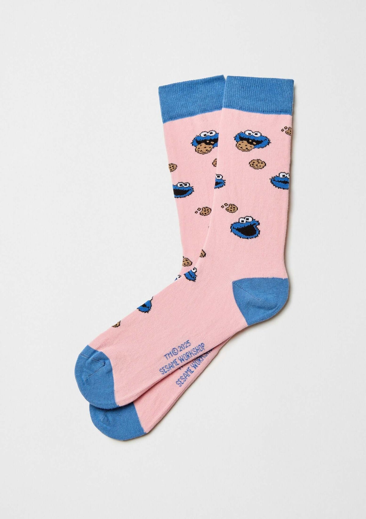 Calcetines BeSesameStreet Cookie Monster Pink en rosa con personaje y galletas, acabado en azul celeste, tobilleros.
