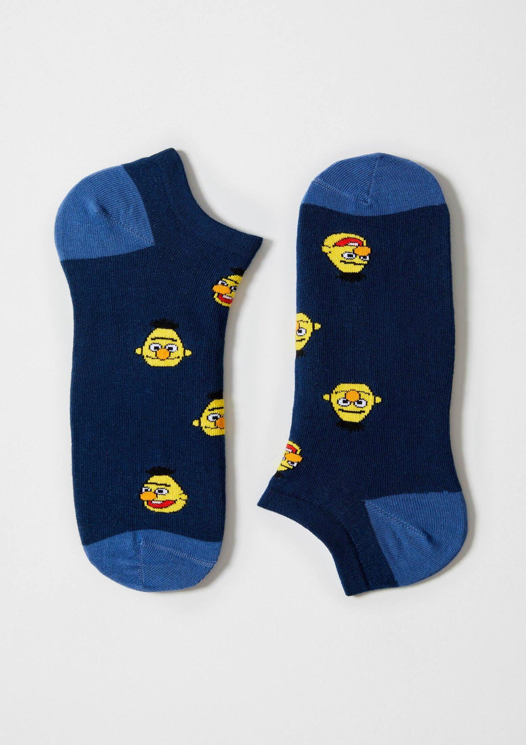 Calcetines tobilleros con rostro de Blas en amarillo sobre fondo azul marino - BeSesameStreet Blas Ankle Blue - BESOCKS