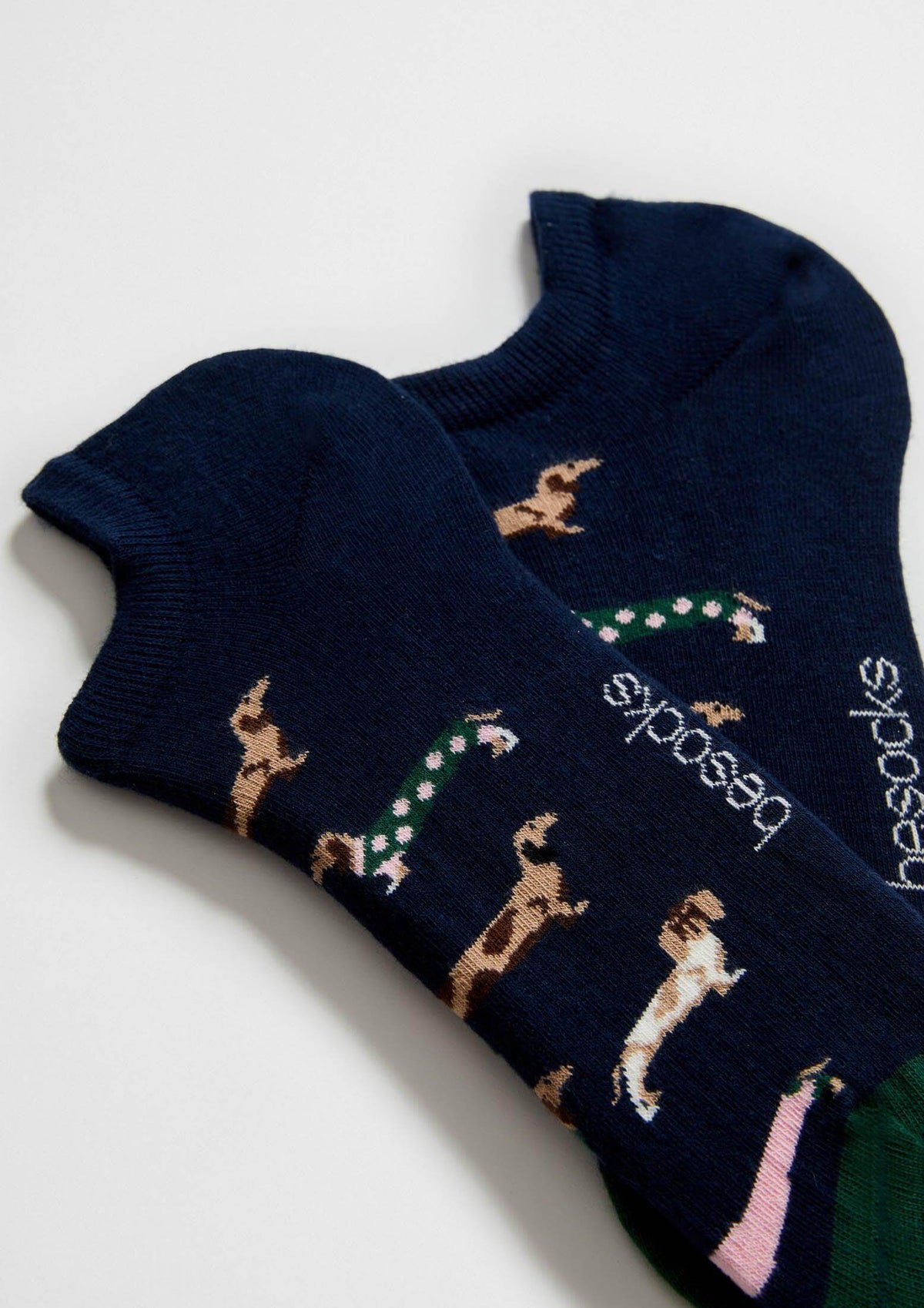Calcetines con perros salchicha en diferentes estilos sobre fondo azul marino - BePets Navy Ankle - BESOCKS