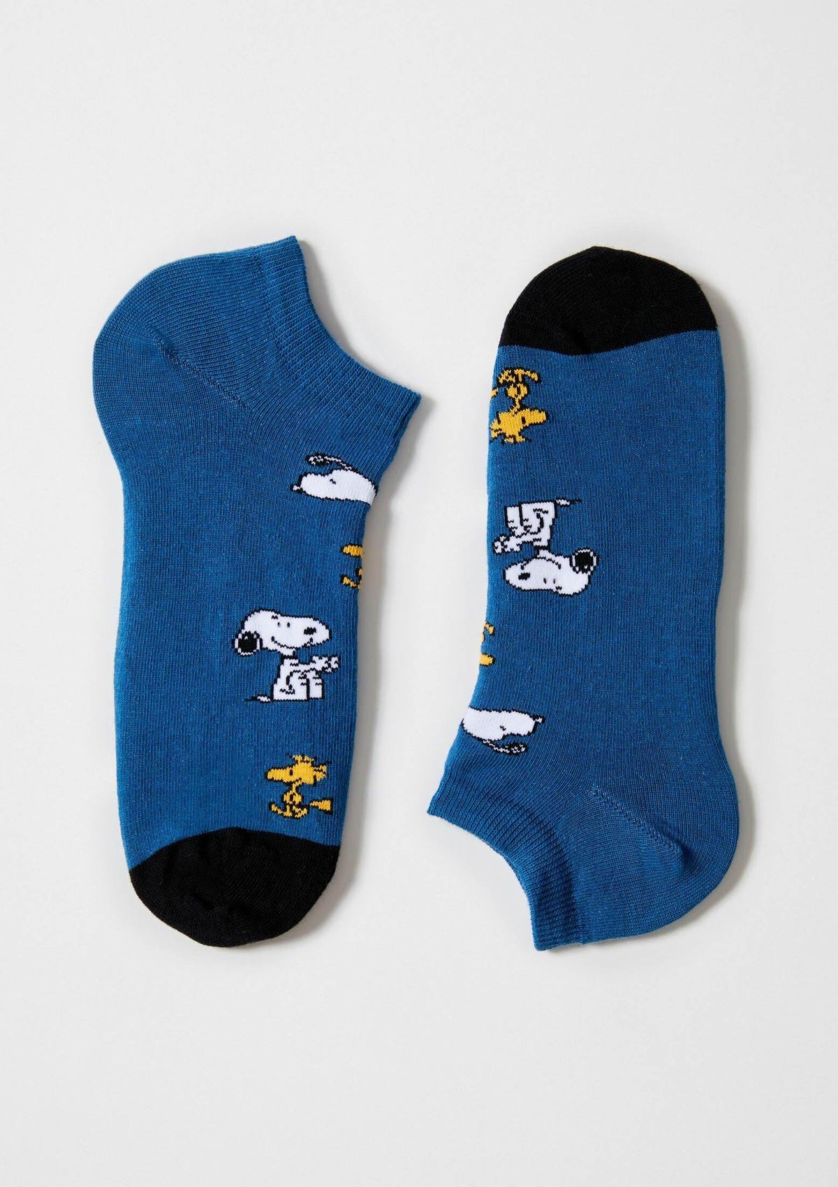 Estampado de Snoopy y Woodstock en azul - BeSnoopy Blue Ankle - BESOCKS. Calcetines tobilleros color azul con diseño original.