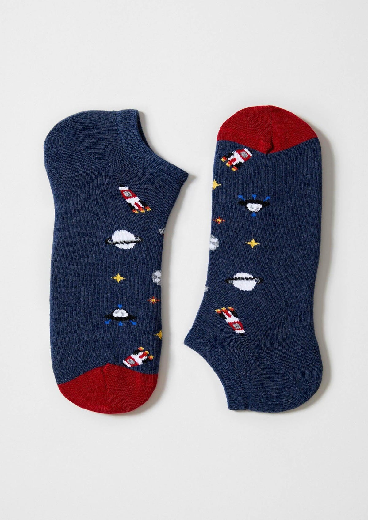 Calcetines tobilleros con cohetes y planetas en fondo azul oscuro - BeSpace Ankle - BESOCKS