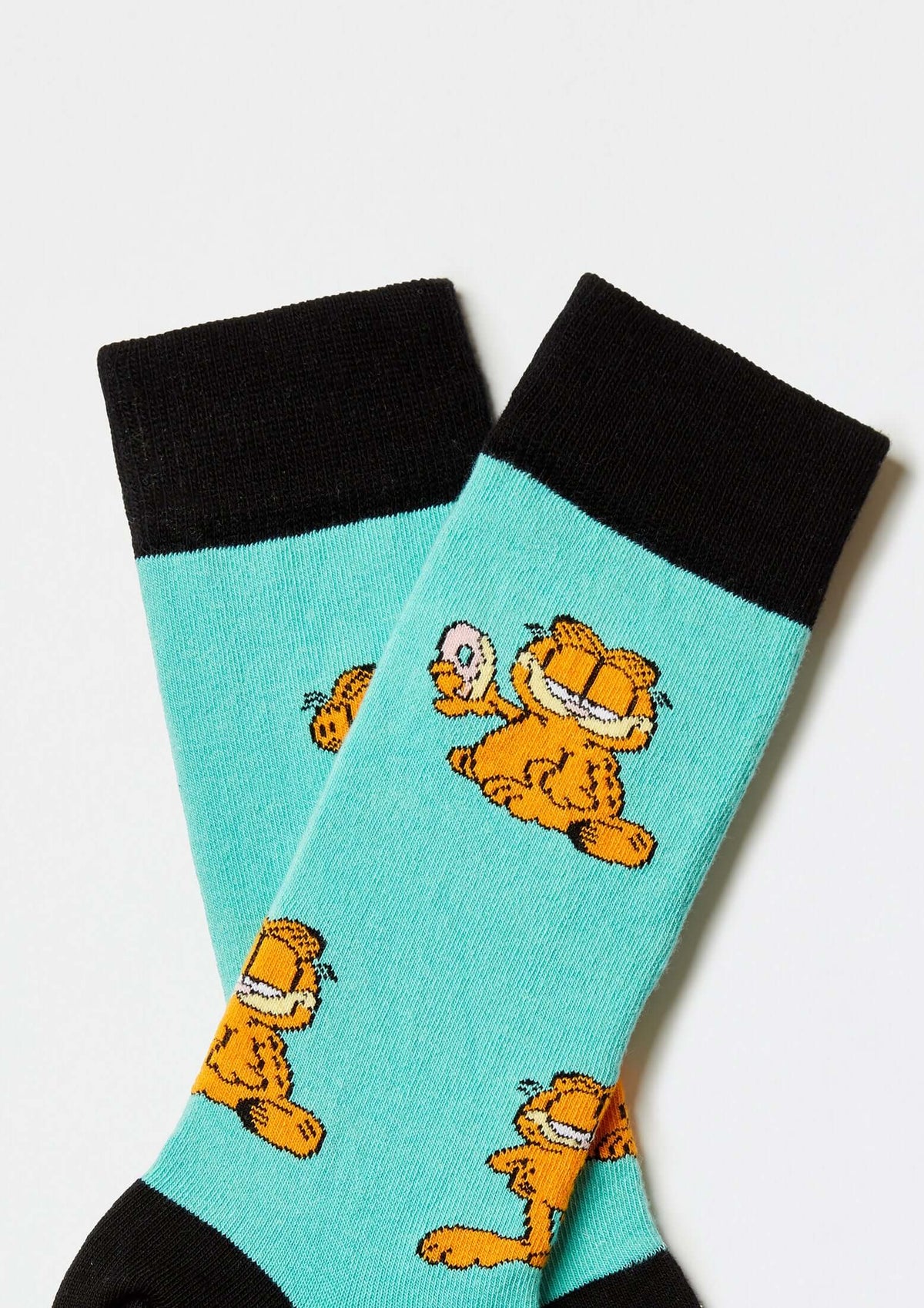 Calcetines BeGarfield Poses en azul turquesa con Garfield sosteniendo un donut, altura media caña.