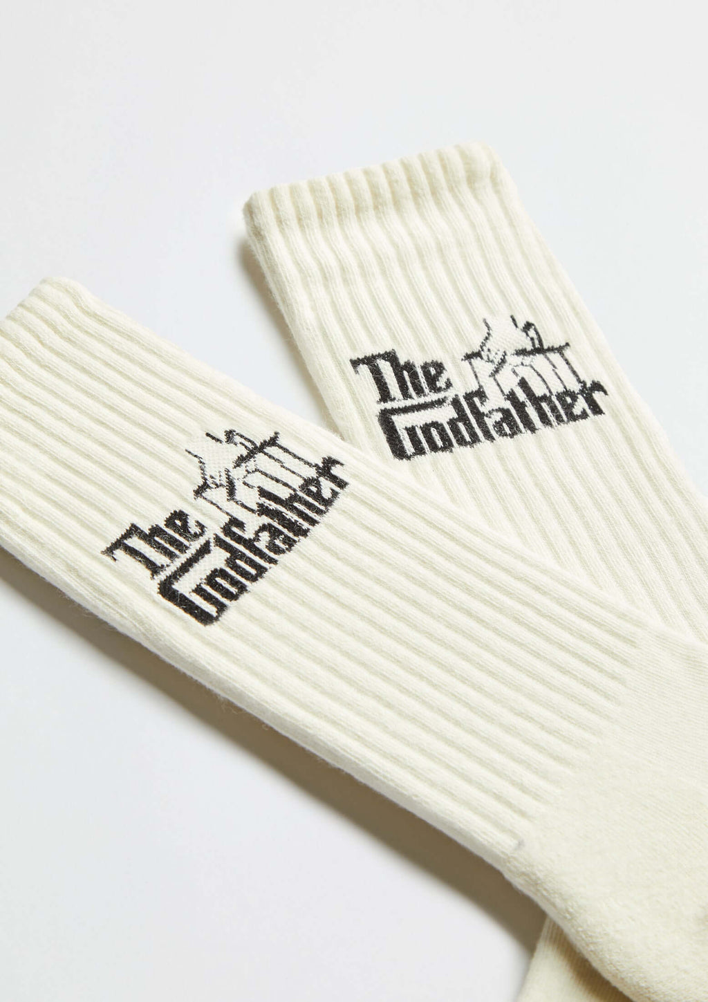 Calcetines deportivos BeTheGodfather Logo en blanco roto con diseño de logotipo y textura acanalada, tobilleros.