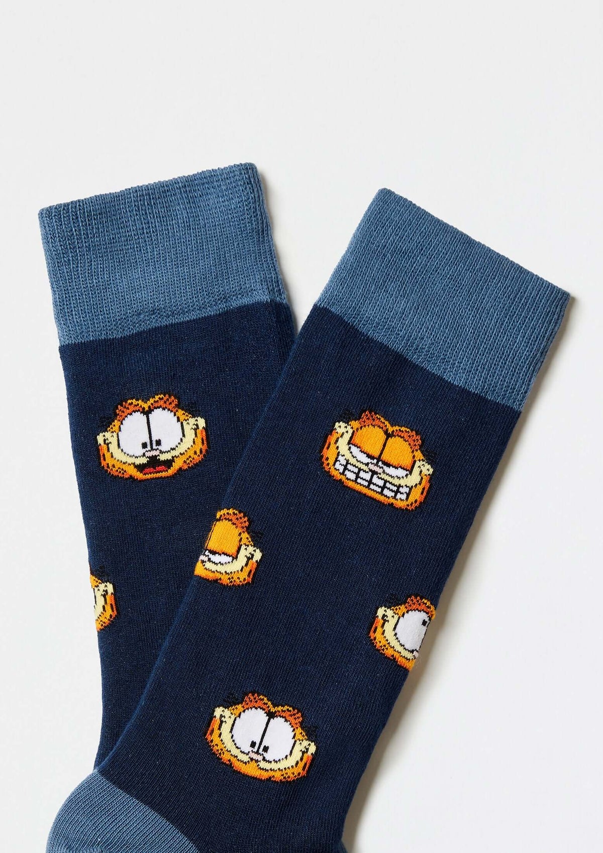 Calcetines BeGarfield Faces en azul marino con dibujos de Garfield, diseño de media caña.